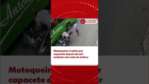 VÍDEO: ‘Foi Deus’, diz motoqueiro salvo por capacete depois de cair e ir parar embaixo da roda de um ônibus