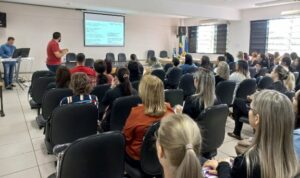 Arapongas – Professores participam de Formação Continuada para utilização do material Opet Indica