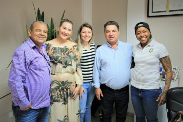 Onofre recebe visita da ex-jogadora da Seleção, Ester dos Santos