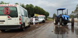 Acidente entre carro e trator deixa um ferido entre Bom Sucesso e Jandaia do Sul