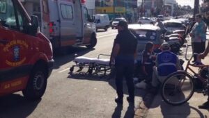 Acidente entre carro e caminhão deixa casal ferido em Arapongas