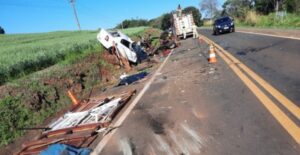 Acidente entre carreta agrícola e carro deixa três mortos na PR-281