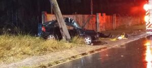 Adolescente morre e outras duas jovens ficam feridas em acidente de carro, em Colombo