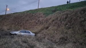 Carro cai em ribanceira de 30 metros no PR após problema mecânico