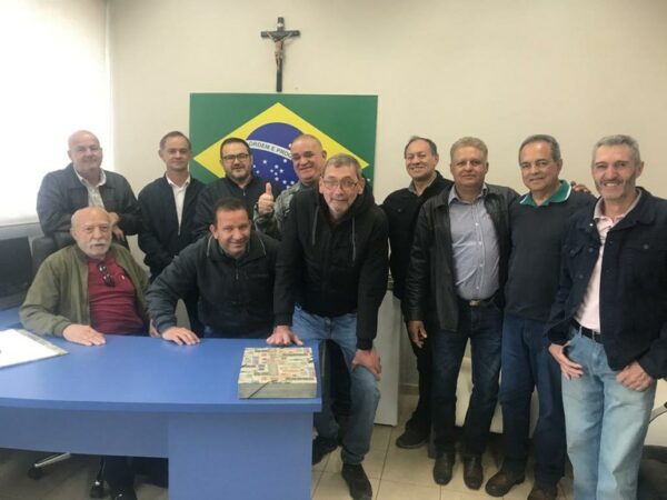 Veteranos da PM participam de café da manhã no aniversário da Polícia Militar do Paraná