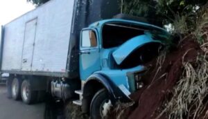 Homem morre em acidente na BR-369 envolvendo carro e caminhão
