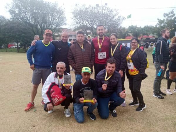 Corredores de Mauá da Serra vão ao pódio em prova de Meia Maratona