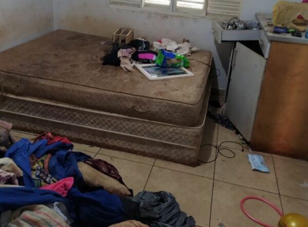 Criança de 3 anos é resgatada de casa cheia de lixo em Mauá da Serra