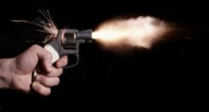 Rapaz de 24 anos é morto a tiros na porta de casa, em Faxinal