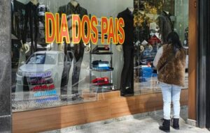 Veja o horário especial de atendimento do comércio para as compras do Dia dos Pais em Arapongas