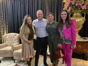 A AMP (Associação dos Municípios do Paraná) realizou o 1º Encontro das Mulheres Políticas do Paraná.