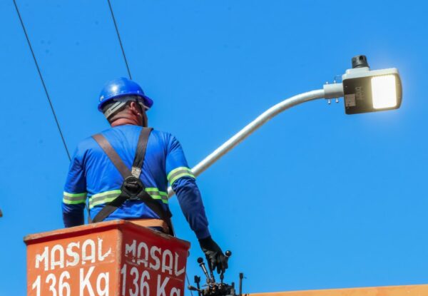 Distrito de Vila Reis ganha iluminação com tecnologia LED em Apucarana