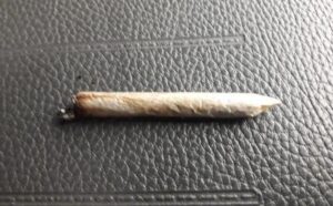 Menor é apreendido com cigarro de maconha em Jardim Alegre