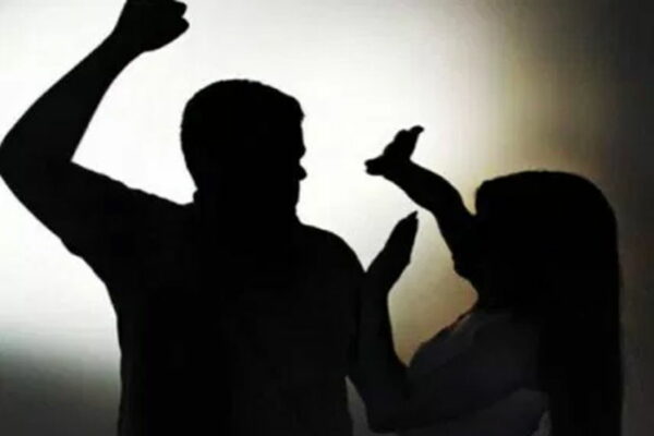 Homem é preso após agredir a esposa com cabo de enxada, em Ivaiporã