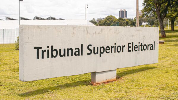 Ao TSE, candidatos dizem guardar R$ 5,6 milhões em dinheiro em casa