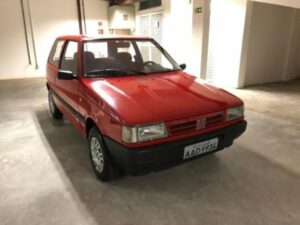 Fiat Uno estacionado na Rua Tucanos em Arapongas é furtado
