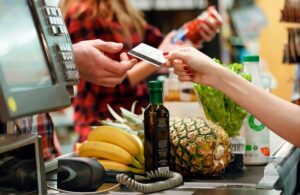 Vale-alimentação em dinheiro: Câmara aprova MP que permite sacar o crédito