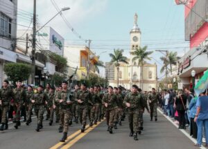 Desfile de 7 de Setembro: maior festa cívica de Apucarana em décadas