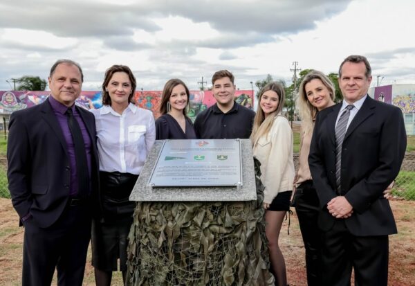 Placa comemorativa celebra chegada do Exército em Apucarana