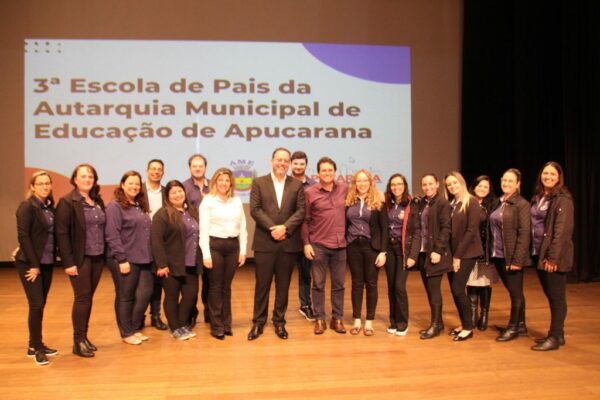 Escola de Pais leva grande público ao Cine Teatro Fênix