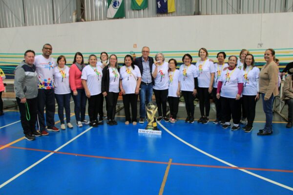 Jogos dos Idosos de Arapongas 2022 é encerrado com bingo e entrega de medalhas
