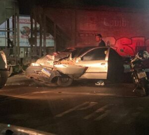 Motorista fica ferido após acidente com trem em Jandaia do Sul