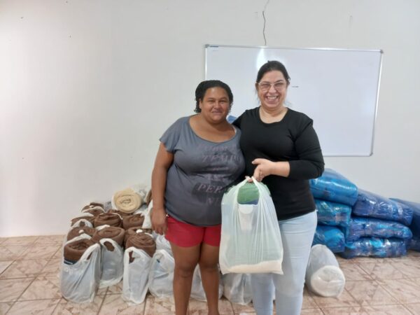 Secretaria de Assistência Social realiza a entrega de cobertores para famílias em acompanhamento em São Pedro do Ivaí