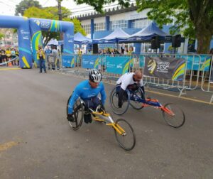 Apucaranenses vencem a 15ª etapa do Circuito Sesc de Corridas