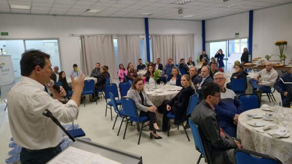 Prefeito de Apucarana prestigia evento de homenagem aos contadores