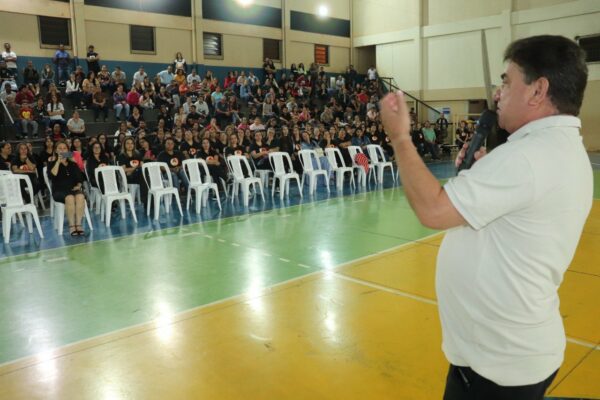 Prefeito de Arapongas anuncia implantação da disciplina cívico-militar na Escola Municipal Alzira Horvatich