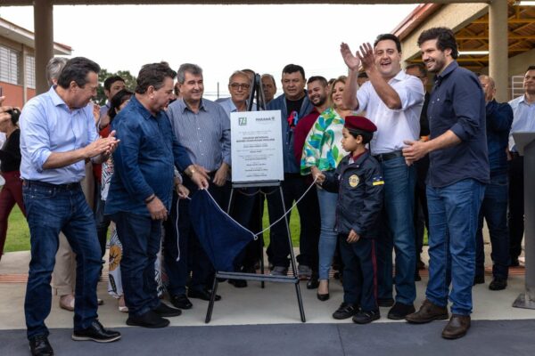 Ratinho Jr visita Colégio Irondi Pugliesi e reafirma compromisso com Arapongas