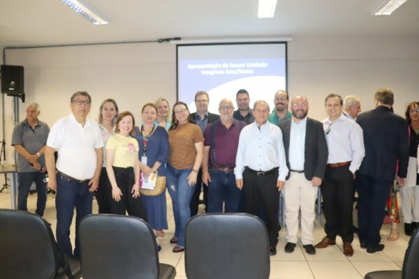 Comitiva apresenta estrutura do Sesc-Senac de Arapongas e anuncia preparativos para inauguração