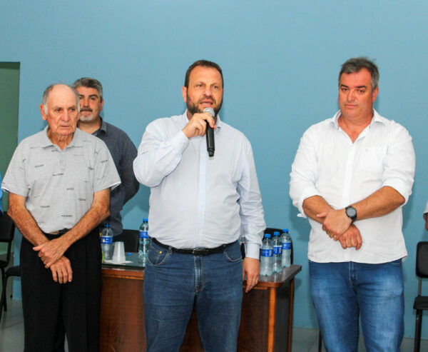 Apae de Cambira recebe visita do Secretário de Estado da SEJUF para assinatura de termo de fomento