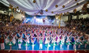 Estudantes das escolas municipais de Apucarana encantam o público com apresentação de espetáculo circense