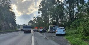 Caminhoneiro encontra corpo carbonizado na Serra do Cadeado