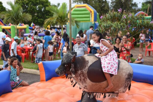FESTA DA ALEGRIA: Crianças se divertem com a Festa no Parque em São Pedro do Ivaí