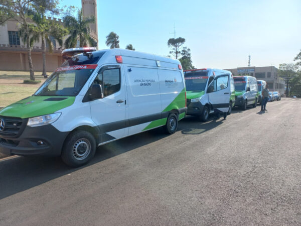 Prefeitura de São Pedro do Ivaí compra 4 ambulâncias e recebe três veículos para saúde
