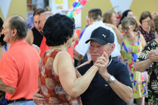 Baile da Terceira Idade comemora 75 Anos de Arapongas