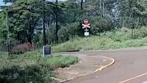 Câmera flagra acidente entre trem e Montana em Apucarana; veja