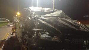 Motorista sai ileso de capotamento na BR-369 em Apucarana