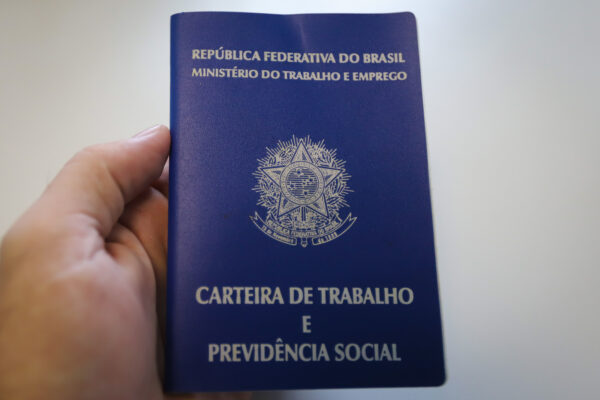 Agências do Trabalhador têm 21,2 mil vagas abertas; Curitiba e Cascavel lideram as ofertas