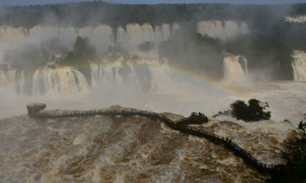 Turista canadense morre após cair nas Cataratas do Iguaçu