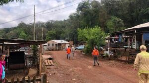 No Paraná, chuvas afetaram mais de 16 mil pessoas em 35 municípios, conforme Defesa Civil