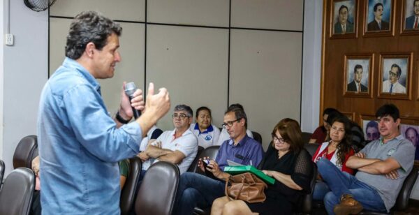 Apucarana mobiliza gestores escolares na luta contra os cânceres de mama e de útero