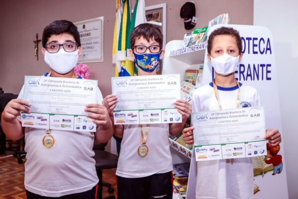 Estudantes apucaranenses conquistam 912 medalhas em olimpíada de astronomia