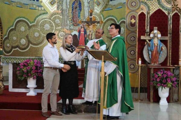 Ivaiporã recebe duas imagens de Jesus das Santas Chagas