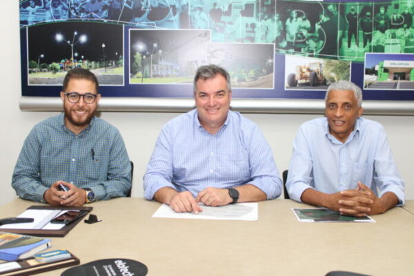 Prefeito Toledo de Cambira recebe visita de Vereador de Mandaguari