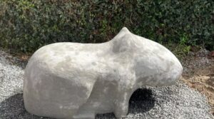 Zoológico do PR ganha escultura de capivara com mais de 3 toneladas