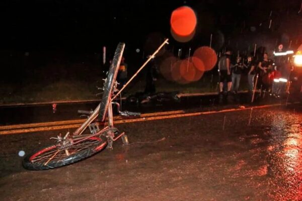 Ciclista e motociclista morrem atropelados em acidente na PR-487