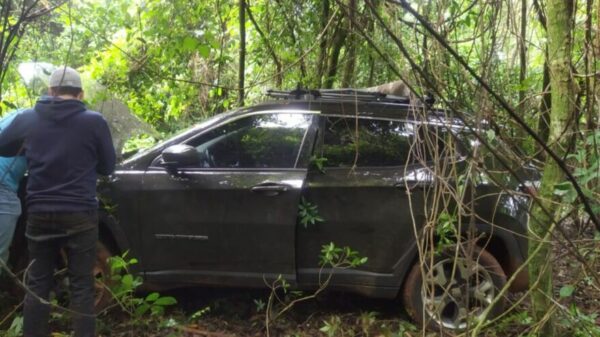 Ladrões aterrorizam família durante roubo; veículos são recuperados em Cambira